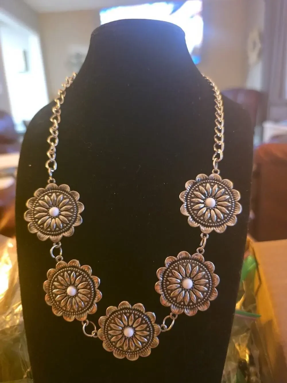 Vintage Silver-Tone Floral Medallion Necklace E 18 Inch